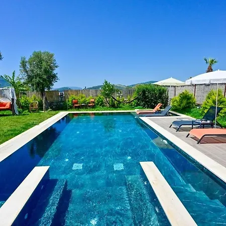 Karya Luxury - With Private Pool For 6 People In Hisaroenue