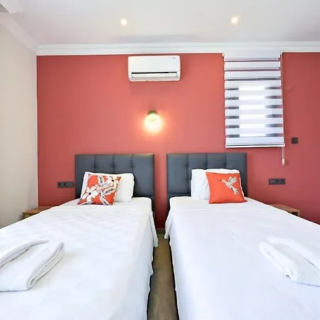 Karya Luxury - With Private Pool For 6 People In Hisaroenue