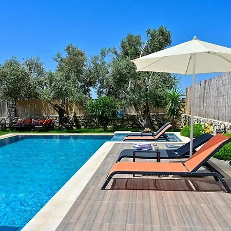 Villa Karya Luxury - With Private Pool For 6 People In Hisaroenue *