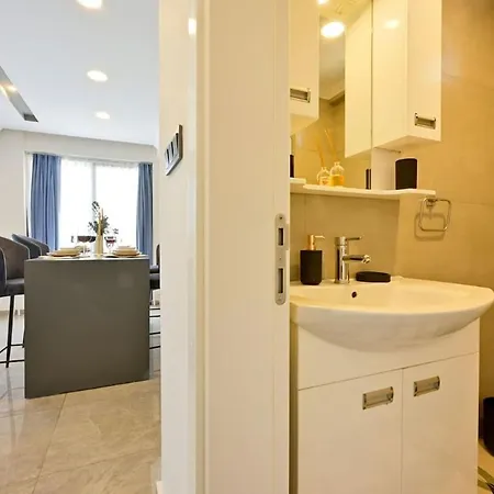 Karya Luxury - With Private Pool For 6 People In Hisaroenue Villa *