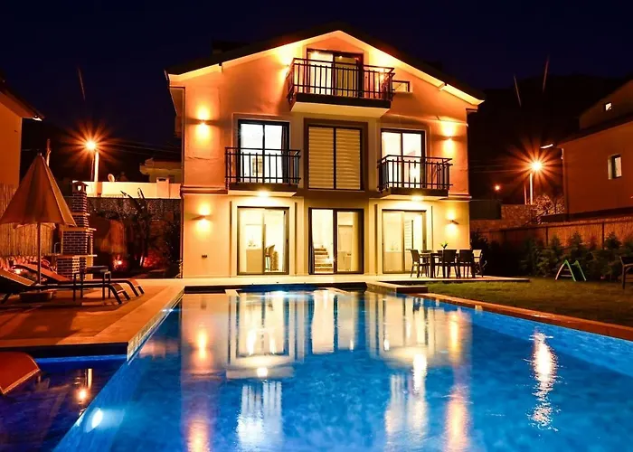 Karya Luxury - With Private Pool For 6 People In Hisaroenue Villa *