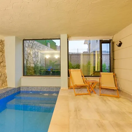 Karya Luxury - With Private Pool For 6 People In Hisaroenue