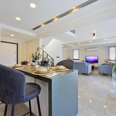 Karya Luxury - With Private Pool For 6 People In Hisaroenue