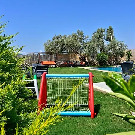 Karya Luxury - With Private Pool For 6 People In Hisaroenue