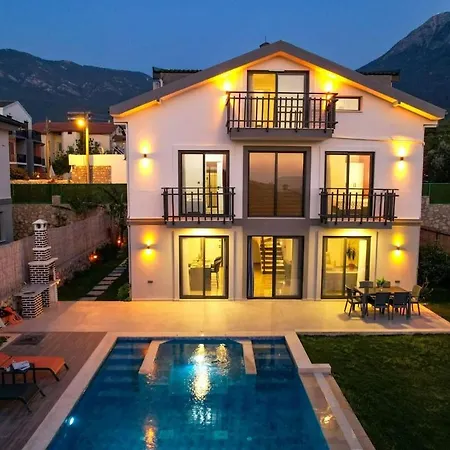 Karya Luxury - With Private Pool For 6 People In Hisaroenue Villa *
