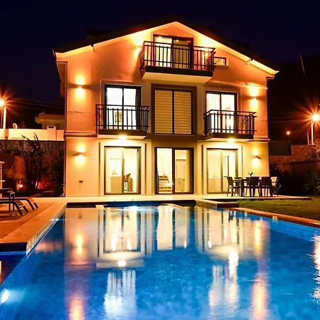 Karya Luxury - With Private Pool For 6 People In Hisaroenue Villa *
