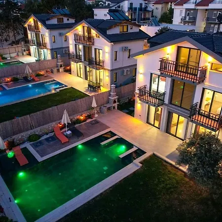 Karya Luxury - With Private Pool For 6 People In Hisaroenue فيلة *