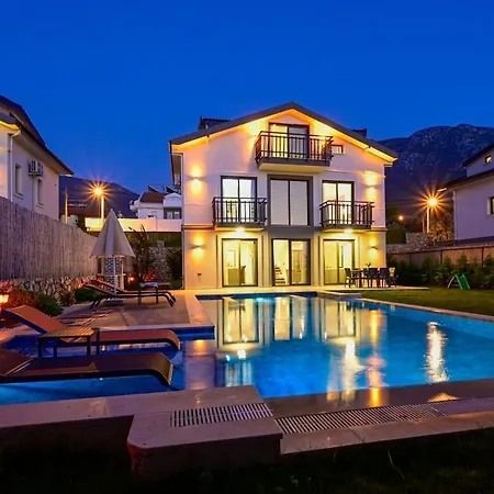 Villa Karya Luxury - With Private Pool For 6 People In Hisaroenue *