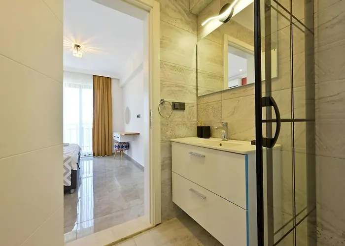 Karya Luxury - With Private Pool For 6 People In Hisaroenue וילה