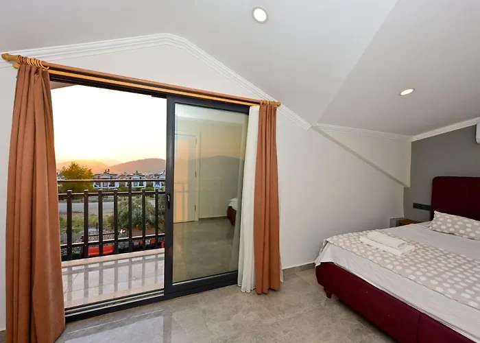 Vila Karya Luxury - With Private Pool For 6 People In Hisaroenue *