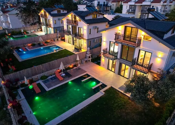 Karya Luxury - With Private Pool For 6 People In Hisaroenue Villa *