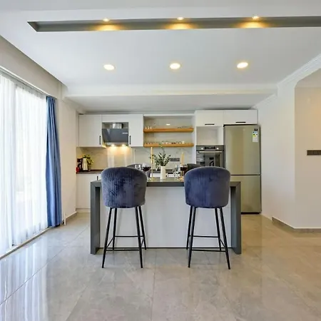 Karya Luxury - With Private Pool For 6 People In Hisaroenue *