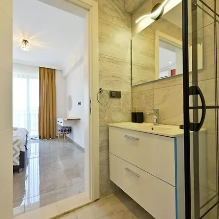 Karya Luxury - With Private Pool For 6 People In Hisaroenue فيلة