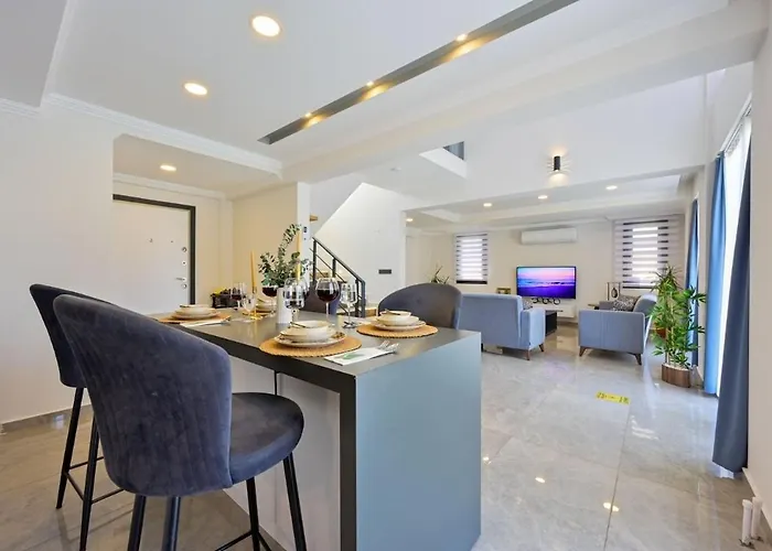 Karya Luxury - With Private Pool For 6 People In Hisaroenue